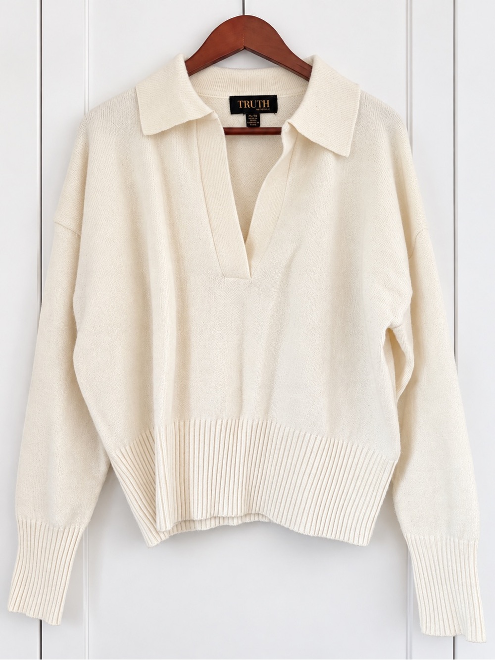 Truth by Republic Cream Collared V-Neck Sweater XL